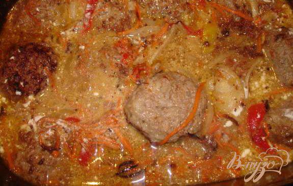 Фото приготовление рецепта: Тефтели в сметанно-томатном соусе шаг №5