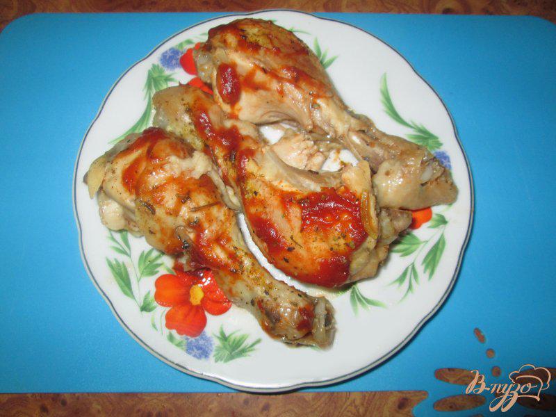 Фото приготовление рецепта: Жареная голень цыпленка с базиликом и чесноком шаг №7