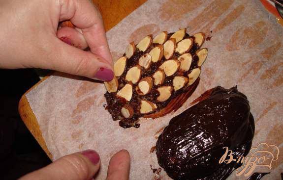 Фото приготовление рецепта: Ореховый торт «Шишки» шаг №7