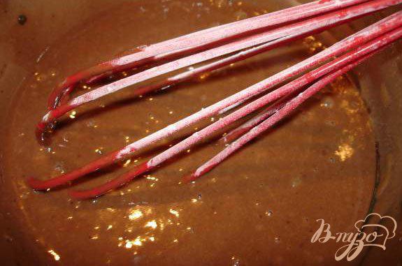 Фото приготовление рецепта: Шоколадные маффины с кремом Тоффи шаг №2