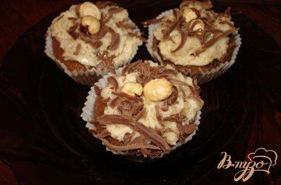 Фото приготовление рецепта: Шоколадные маффины с кремом Тоффи шаг №5