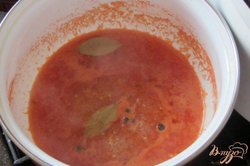 Фото приготовление рецепта: Рыбные котлетки в томатной подливке шаг №9