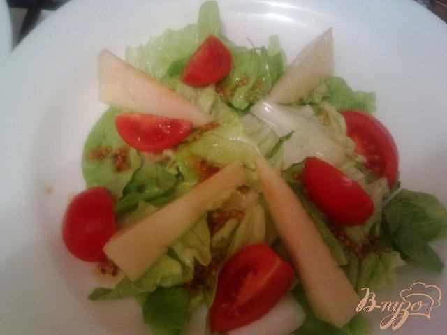 Фото приготовление рецепта: Салат с грушей и голубым сыром шаг №8