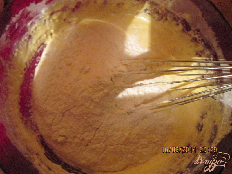 Фото приготовление рецепта: Бисквитный торт с сметаным кремом шаг №3