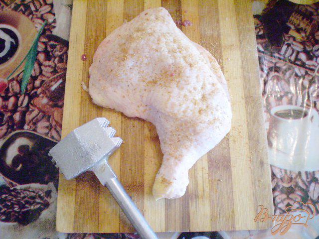Фото приготовление рецепта: Быстрая курица на сковороде шаг №3