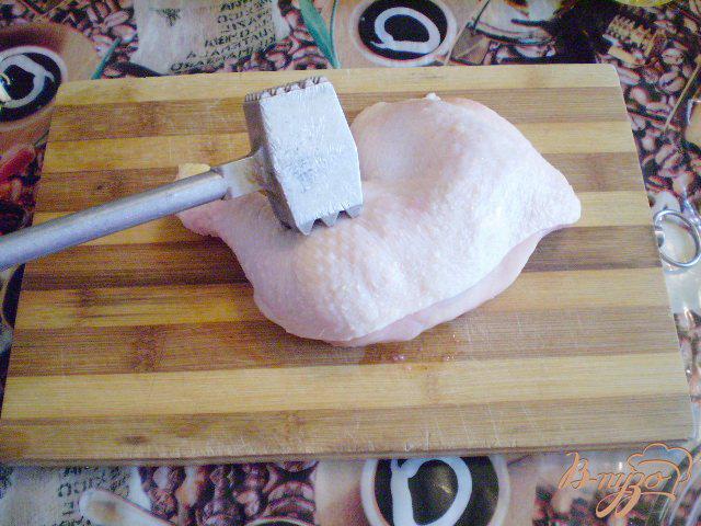 Фото приготовление рецепта: Быстрая курица на сковороде шаг №2