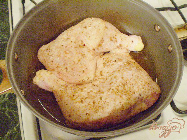 Фото приготовление рецепта: Быстрая курица на сковороде шаг №5