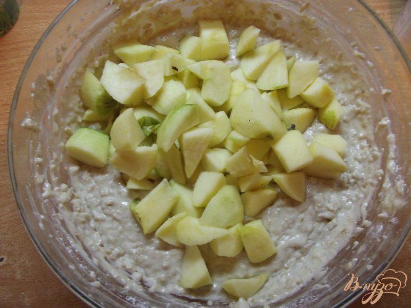 Фото приготовление рецепта: Пирог овсяный с яблоками шаг №9