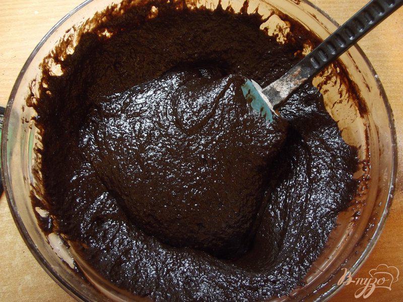 Фото приготовление рецепта: Шоколадные брауни с изюмом шаг №9