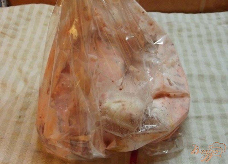 Фото приготовление рецепта: Курица в клубничном маринаде шаг №7