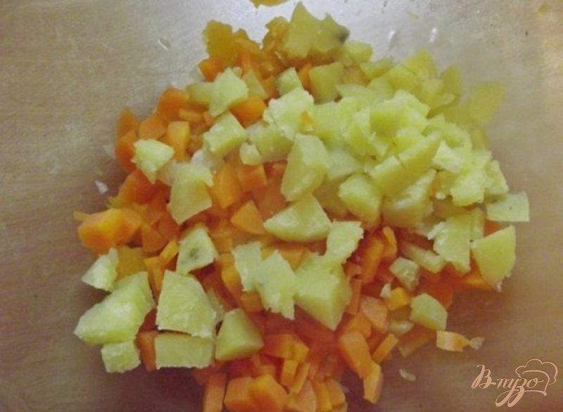 Фото приготовление рецепта: Теплый салат с тыквой и свеклой шаг №5