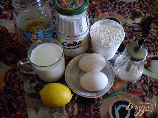 Фото приготовление рецепта: Оладьи молочные с лимоном шаг №1