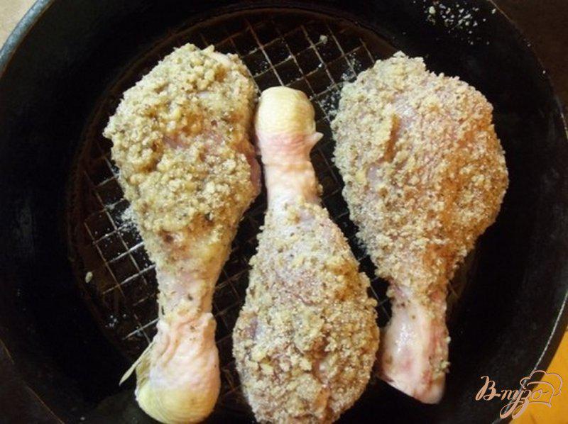 Фото приготовление рецепта: Куриные ножки в ореховой панировке шаг №8