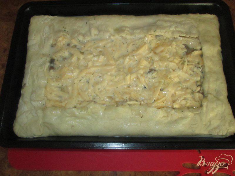 Фото приготовление рецепта: Пирог с курицей и грибами шаг №11