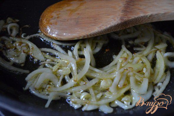 Фото приготовление рецепта: Салат из клубники с каштанами шаг №1