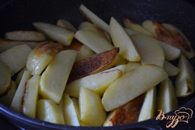 Фото приготовление рецепта: Картофель со шпинатом и сметаной шаг №1