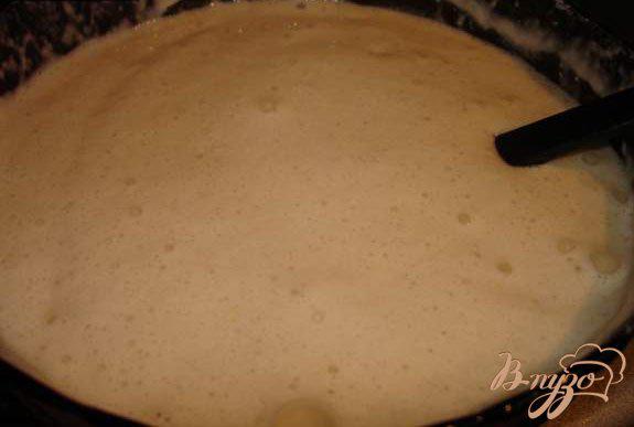 Фото приготовление рецепта: Блины на пиве с начинкой из форели(лосося) со сливочной пастой шаг №2