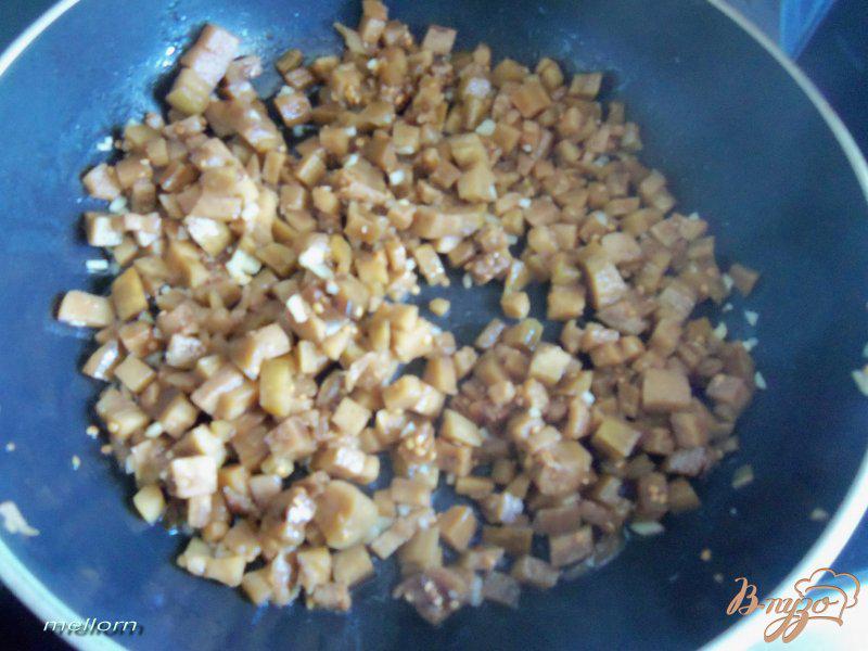 Фото приготовление рецепта: Фарфа́лле с баклажанами в томатном соусе шаг №2