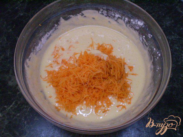 Фото приготовление рецепта: Пирог сладкий с морковью шаг №5