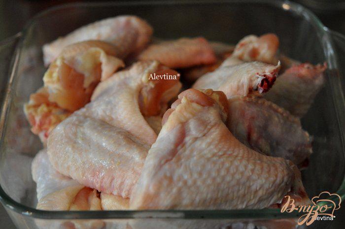 Фото приготовление рецепта: Острые куриные крылышки с халапеньо шаг №1