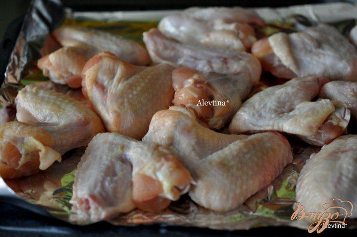 Фото приготовление рецепта: Острые куриные крылышки с халапеньо шаг №3