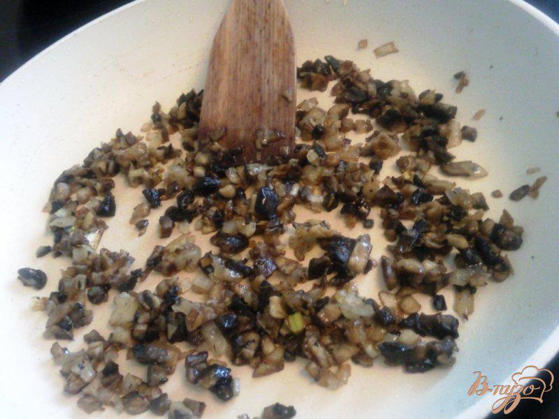 Фото приготовление рецепта: Закусочные роллы из кабачков с грибами шаг №3