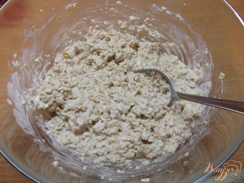 Фото приготовление рецепта: Овсяный пирог с белой черешней шаг №4