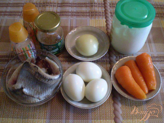 Фото приготовление рецепта: Нежный селедочный салат шаг №1