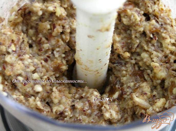 Фото приготовление рецепта: Конфеты из фиников с лесными орехами шаг №2