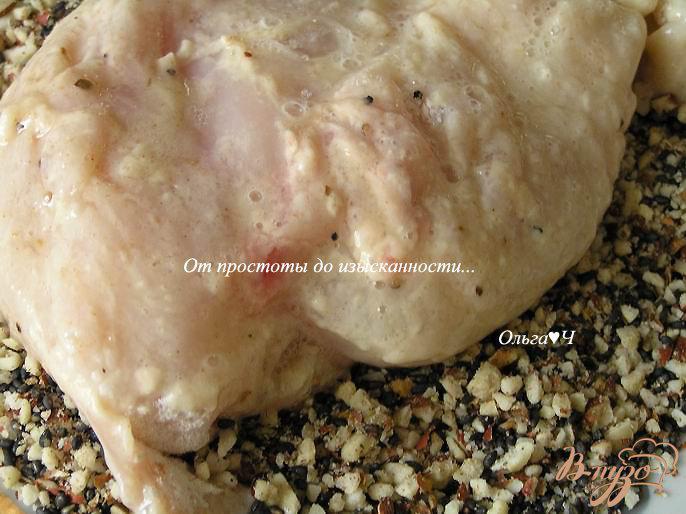 Фото приготовление рецепта: Куриные грудки в ореховой панировке с кунжутом шаг №3
