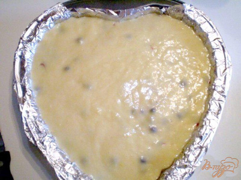 Фото приготовление рецепта: Пирог кефирный с фруктами шаг №5