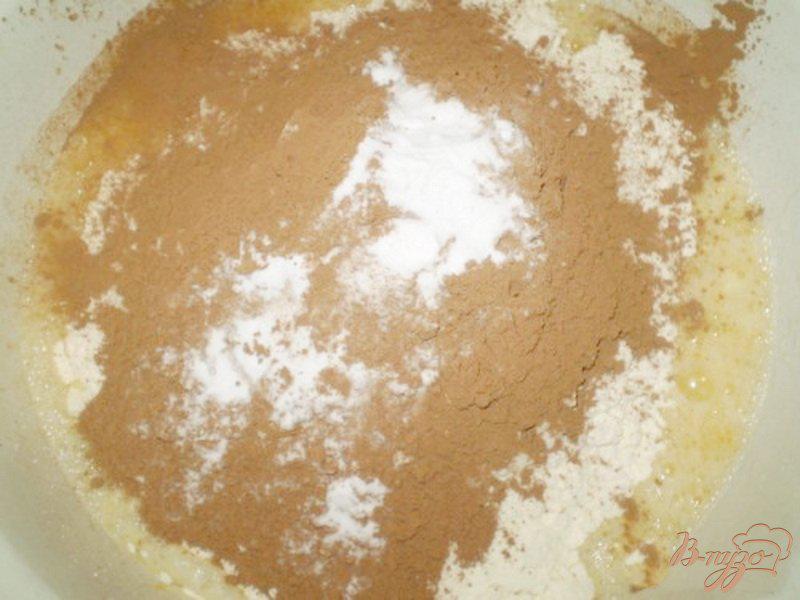 Фото приготовление рецепта: Пирог со сметанно-ванильной пропиткой шаг №2