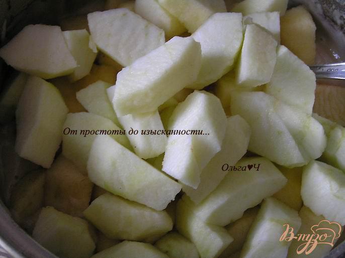 Фото приготовление рецепта: Мега яблочный пирог шаг №3