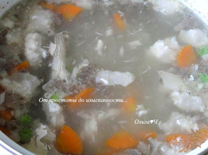 Фото приготовление рецепта: Суп с белым амуром и зеленым горошком шаг №5