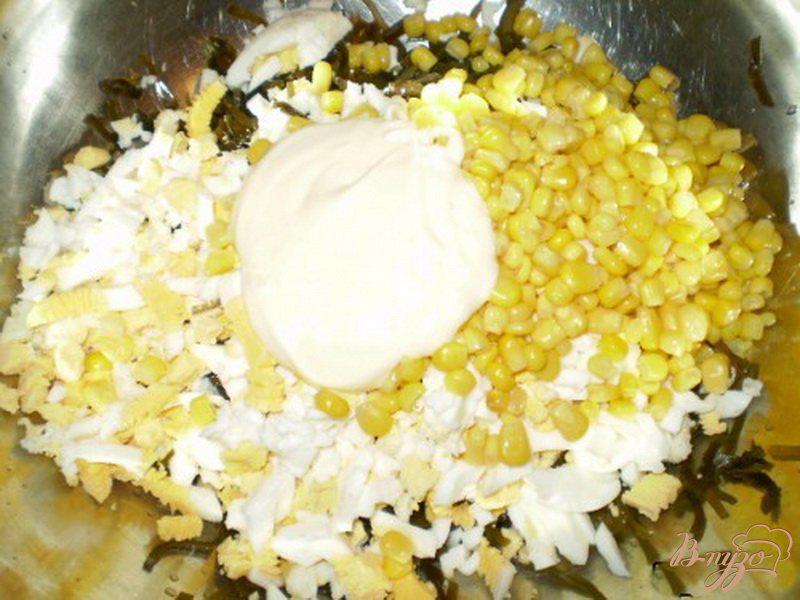Фото приготовление рецепта: Салат с морской капустой шаг №3