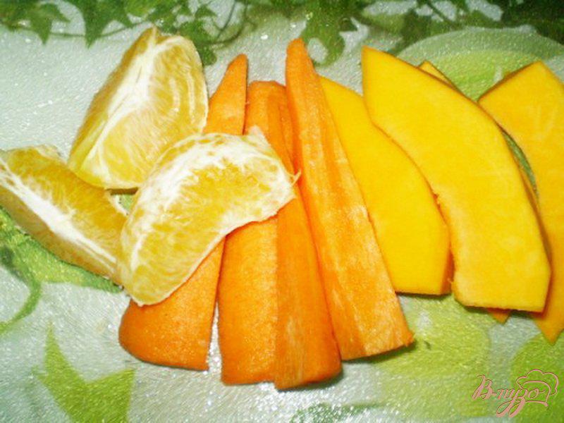 Фото приготовление рецепта: Сок тыквенно-морковно-апельсиновый шаг №2