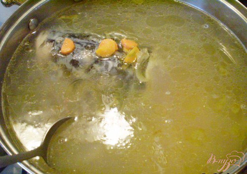 Фото приготовление рецепта: Суп из головы толстолобика шаг №5