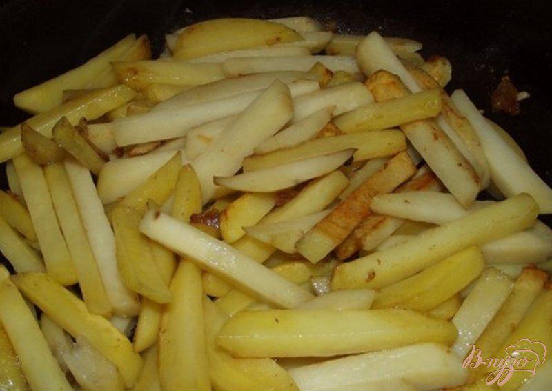 Фото приготовление рецепта: Одесский жареный картофель шаг №7