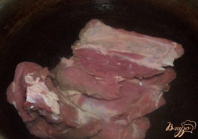 Фото приготовление рецепта: Мясо с горячим овощным бульоном шаг №4