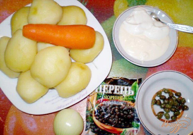 Фото приготовление рецепта: Теплый салат из картофеля с каперсами шаг №1