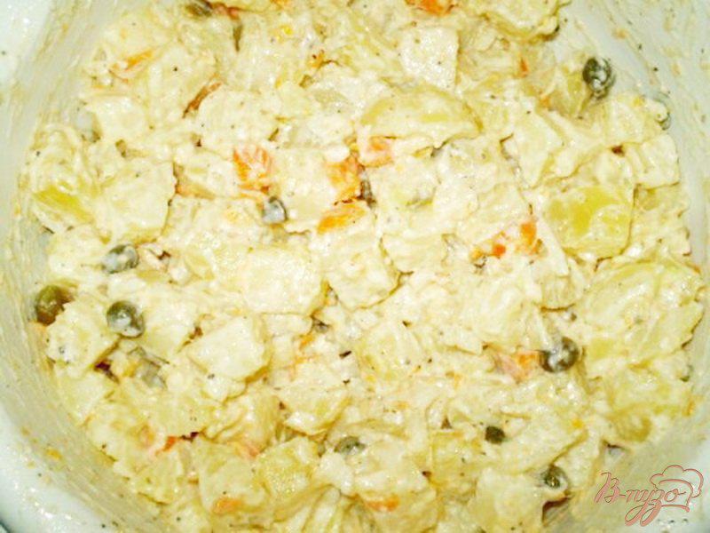 Фото приготовление рецепта: Теплый салат из картофеля с каперсами шаг №4