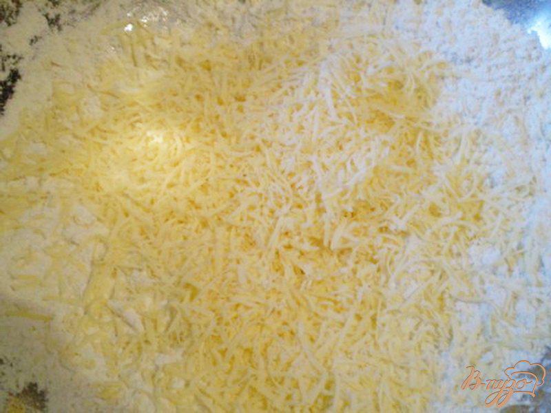 Фото приготовление рецепта: Сырное соленое печенье (вариант 2) шаг №2