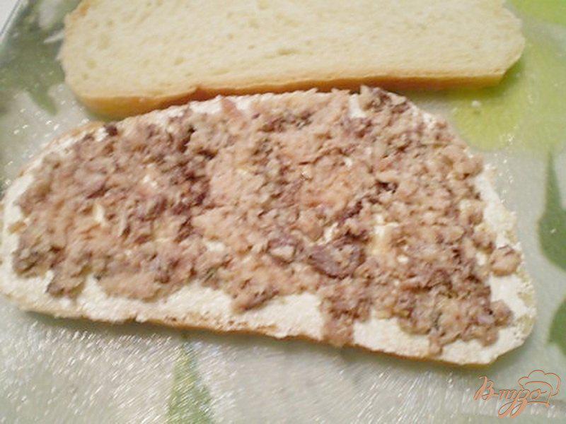 Фото приготовление рецепта: Сэндвич с рыбой шаг №2
