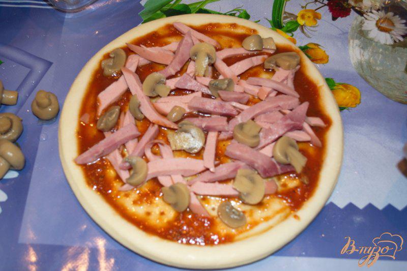Фото приготовление рецепта: Пицца на заготовке шаг №5