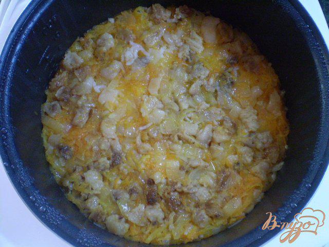 Фото приготовление рецепта: Рис со шкварками и черемшой шаг №6