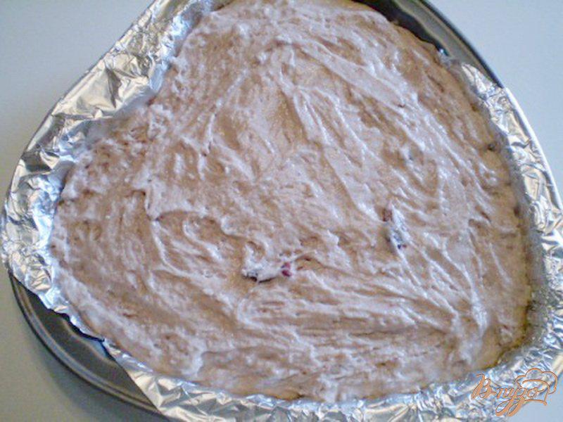Фото приготовление рецепта: Черный кекс с вишневым вареньем шаг №5