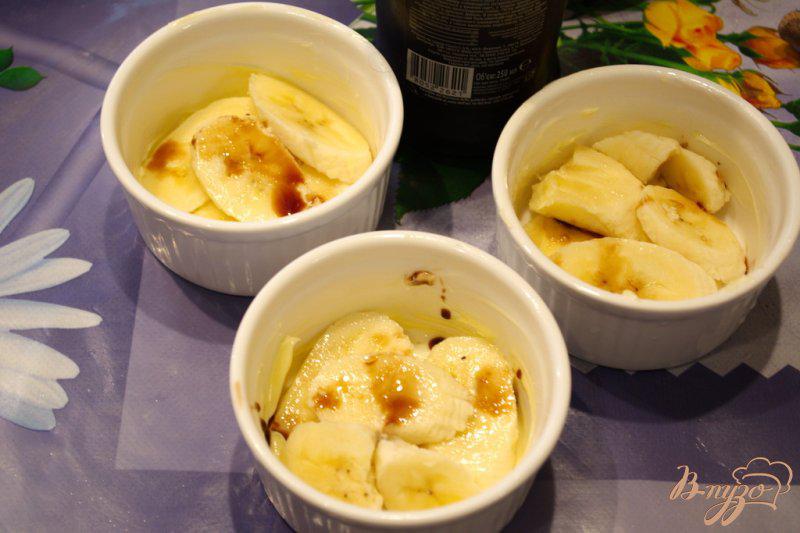 Фото приготовление рецепта: Творожный пудинг с бананом и бальзамико шаг №2