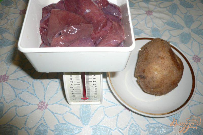 Фото приготовление рецепта: Запеканка из печени и картофеля шаг №1