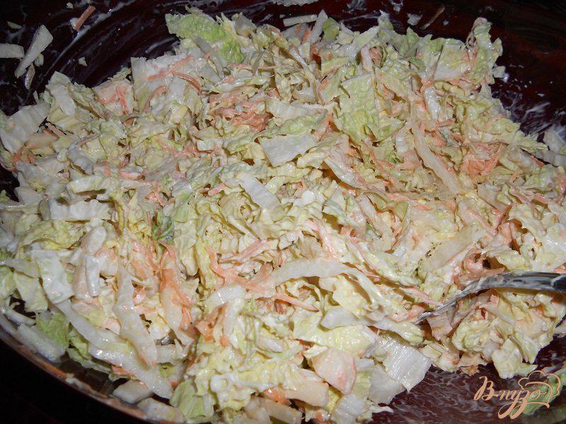 Фото приготовление рецепта: Легкий салат с пекинской капустой шаг №6