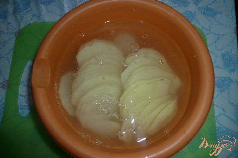 Фото приготовление рецепта: Картофель запеченный под сметанным соусом шаг №1